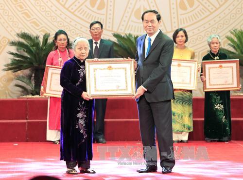 Chủ tịch nước: Tạo điều kiện để văn nghệ sĩ bám sát thực tiễn của đất nước